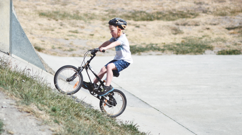Vast en zeker Dat staart In 8 stappen jouw kind leren fietsen zonder zijwieltjes